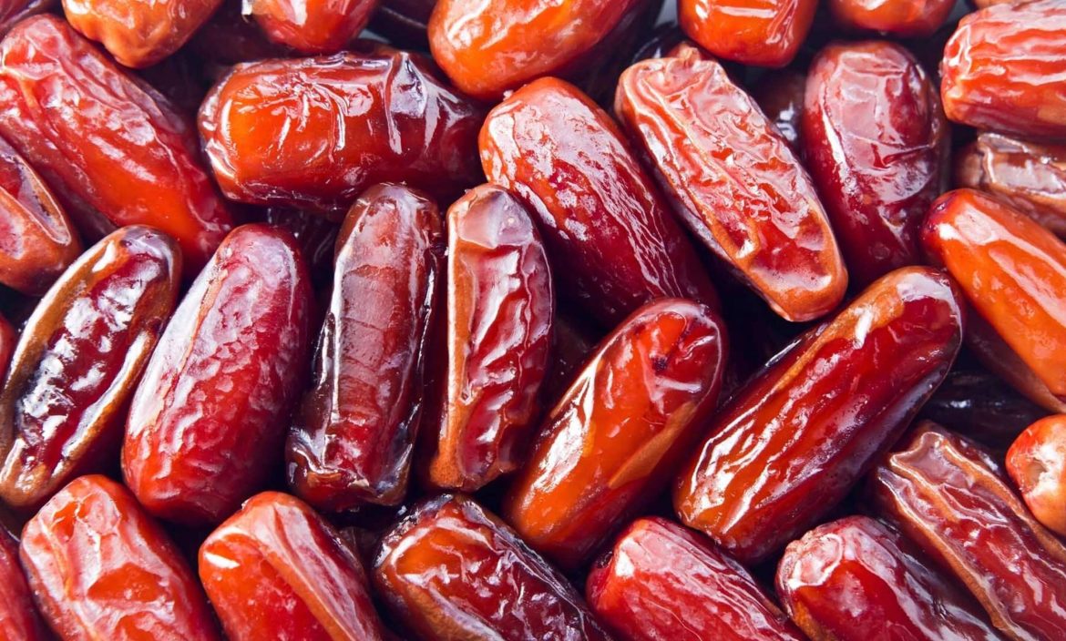مصرف خرما نیم کیلویی در ماه رمضان به راحتی روزه بگیرید